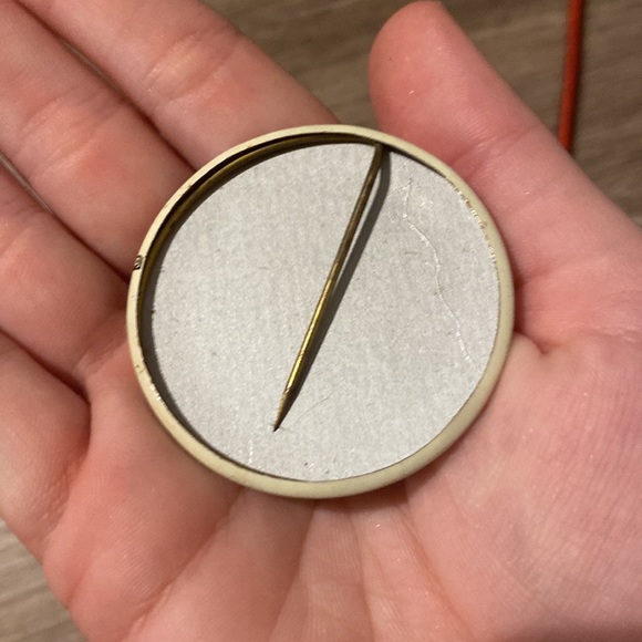 💜 FREE w/ Purchase 💜 Vintage 70’s Christmas Merry Christmas Pin 🎅 - Picture 2 of 2